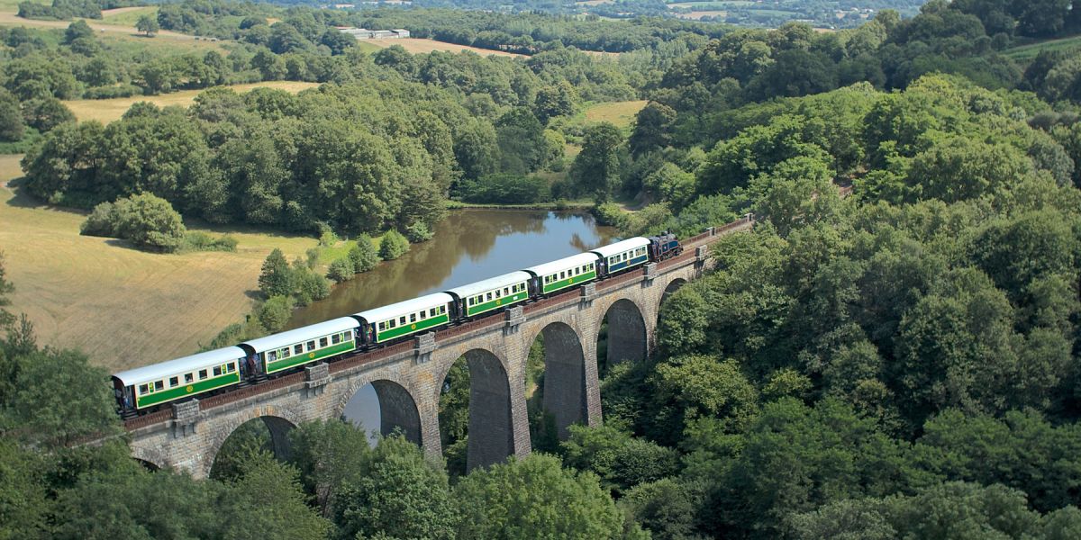 Train à Vapeur sur le Viaduc de Coutigny